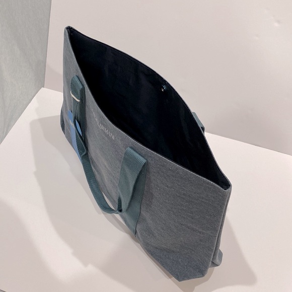 Giorgio Armani Tote Bag lined & magnetic snap closure. Parfums UNICEF Promo NWT - Picture 8 of 15